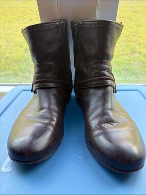 Frye Julian Toggle Short Brown Leather Ankle Boots - Classic Zip-Closure